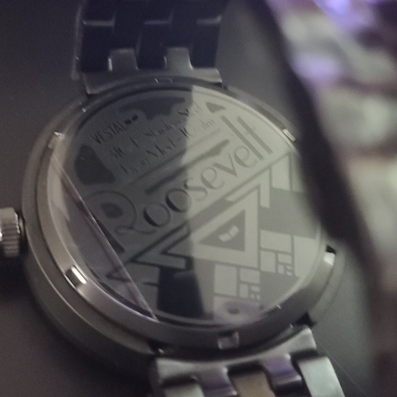 NIB - Vestal Roosevelt Stainless 42 Case - Picture 4 of 5